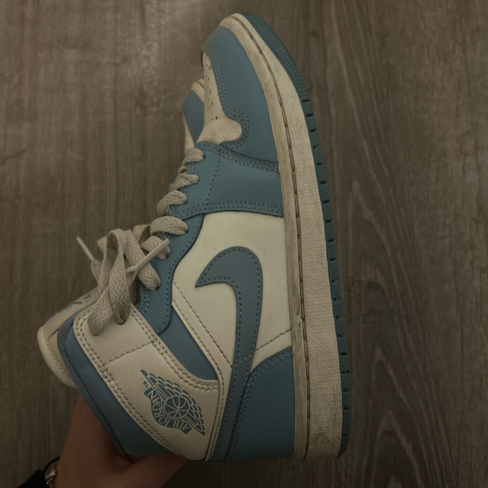 jordan 1 mid university blue